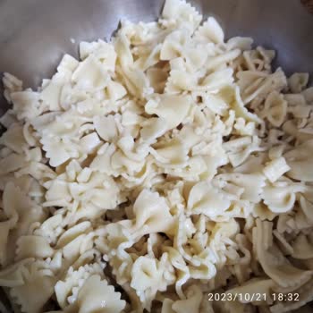 Piyale Makarna Suda Parçalanıyor