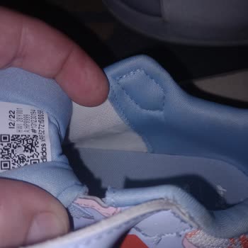 adidas Sözde İncelenmiş Ürün