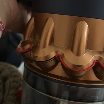 Dyson Kauçuk Ve Çizil Sorunu