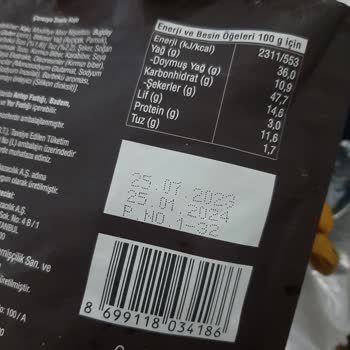 A101 Çerezya Soslu Kaju'nun İçindeki Kajular Çürüktü