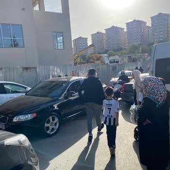 İBB - İstanbul Büyükşehir Belediyesi Yaya Kaldırımı Yok