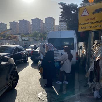 İBB - İstanbul Büyükşehir Belediyesi Yaya Kaldırımı Yok