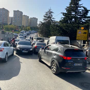 İBB - İstanbul Büyükşehir Belediyesi Yaya Kaldırımı Yok