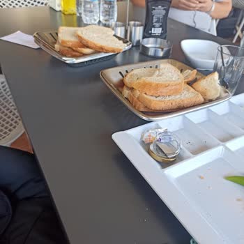 Köfteci Yusuf Alanya Şubesi Asık Suratlı Garsonlar