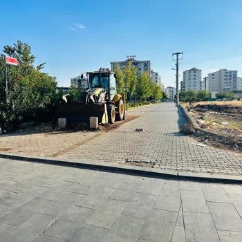 Bağlar Belediyesi Yaya Yolunun Araçlar Tarafından İşgal Edilmesi
