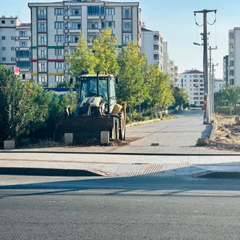 Bağlar Belediyesi Yaya Yolunun Araçlar Tarafından İşgal Edilmesi