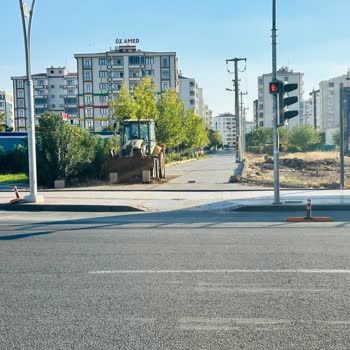 Bağlar Belediyesi Yaya Yolunun Araçlar Tarafından İşgal Edilmesi