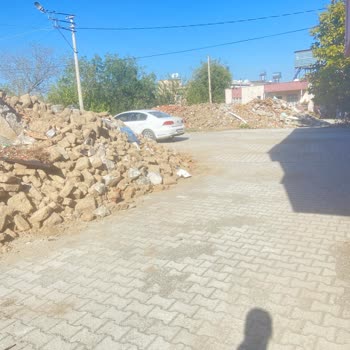 Osmaniye Belediyesi Tehlikeli Moloz Yığınları