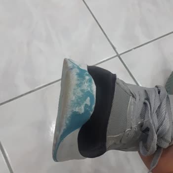 Yenisezonayakkabii (Instagram) 4 Gün Dayandı Değişimini İstedim Kabul Etmedi