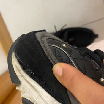Skechers Kötü Ürettiği Ayakkabıların Arkasında Durmuyor