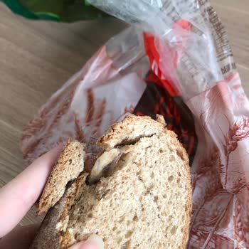 A101'den Alınan Ekmekten Poşet Çıktı