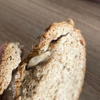 A101'den Alınan Ekmekten Poşet Çıktı