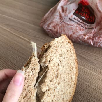 A101'den Alınan Ekmekten Poşet Çıktı