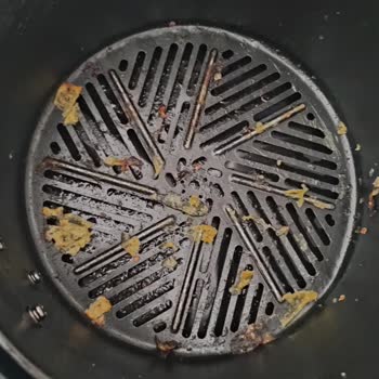 Kumtel Airfryer Izgarasına Her Şey Yapışıyor