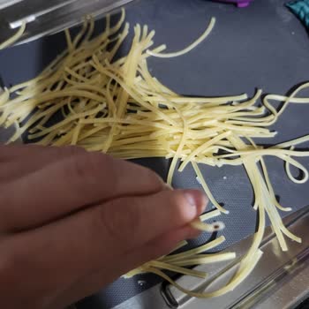 Filiz Makarna Makarnada Çıkan Böcek Ve Yumurta Bulgusu