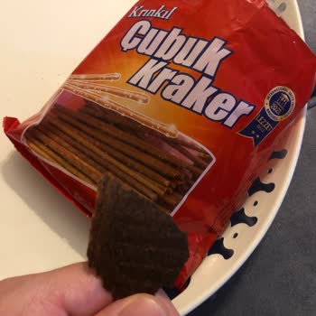 BİM Krınkıl Çubuk Kraker Paket İçinden Çıkan Yabancı Madde