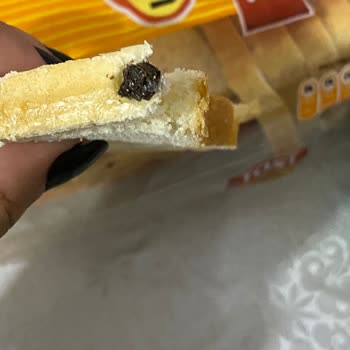 Uno Ekmek Tost Ekmeği İçinden Siyah Bir Şey Çıkması