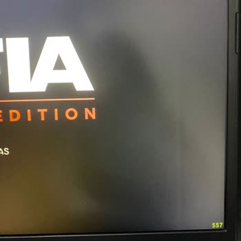 Monster Notebook Bilgisayar Ekran Yırtığı