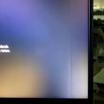 Monster Notebook Bilgisayar Ekran Yırtığı