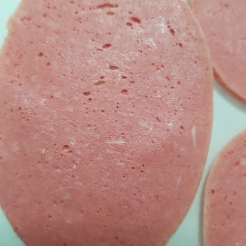 Beşler Salam İçinden Gıdaya Uygun Olmayan Beyaz Parçalar Çıktı!