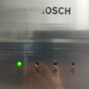 Su Sebilimin Üstündeki Bosch Yazısı Siliniyor