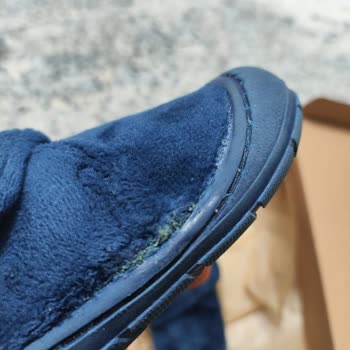 Vicco Kusurlu Ayakkabıyı Yapıştırıcı İle Yapıştırıp Geri Gönderdi