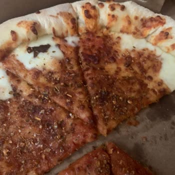Domino's Pizza Extra Malzemeli Pizza Yanlış Geldi, Hiç Baharat Paketi Yok!
