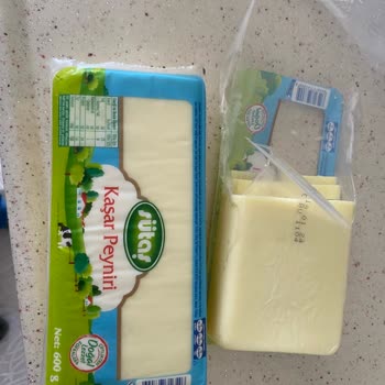 Onur Market'ten Alınan Sütaş Kaşarın Bozuk Olması