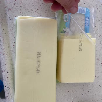 Onur Market'ten Alınan Sütaş Kaşarın Bozuk Olması