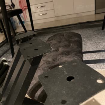 Weblonya Firmasından Kusurlu Eşit Olmayan Sandalye Ayağı