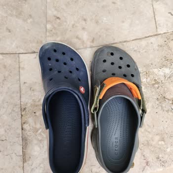 Crocs Terliğim Güneşte Küçüldü
