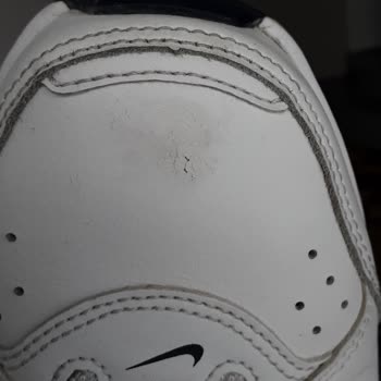 Nike Ayakkabı 2 Ay Olmadan Üzeri Çatladı