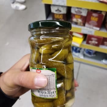 Tat Gıda Turşu İçinde Sinek