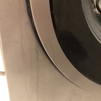 Arçelik Çamaşır Makinesinin Dış Yüzeyinde Kararma Olması