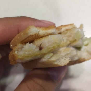 McDonald's Hamburger İçinden Belirsiz Madde Çıkması