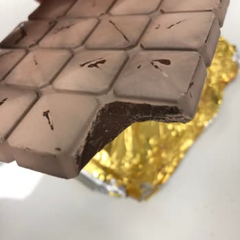 Eti Gıda Çikolatasının Üzeri Beyazlaşmış