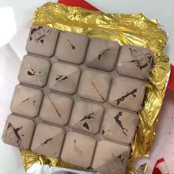 Eti Gıda Çikolatasının Üzeri Beyazlaşmış