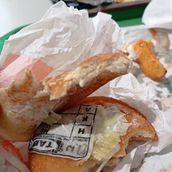 Burger King Hamburgeri İçinden Çıkan Madde