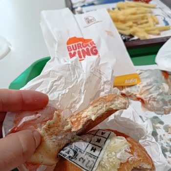 Burger King Hamburgeri İçinden Çıkan Madde