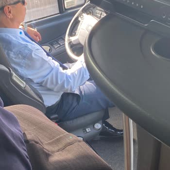 Efe Tur Şoförün Sigara İçmesi