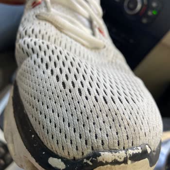 Skechers Ayakkabı Boyaları Döküldü