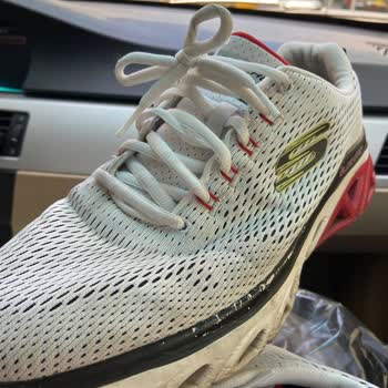 Skechers Ayakkabı Boyaları Döküldü