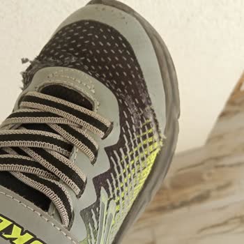 Skechers Ayakkabı 4 Ay İçinde Parçalandı. Firma Ürüne Sahip Çıkmadı