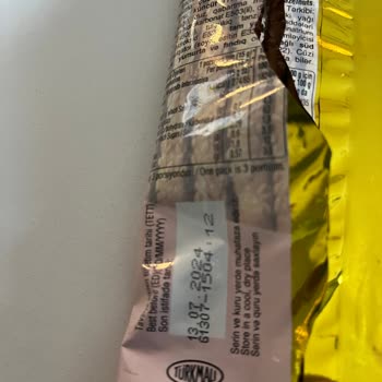 Ülker Tuşların Susamlı Çubuk Krakeri, Bol Tuzlu Ve Susamlı Olarak Üretilmiş.
