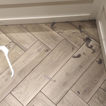 Elazığ Elysium AVM DeFacto Erkek Kabinlerinin Hali İçler Acısı.