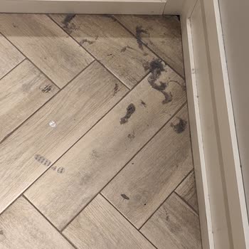 Elazığ Elysium AVM DeFacto Erkek Kabinlerinin Hali İçler Acısı.