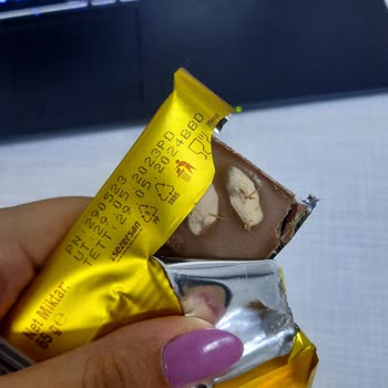 A101 Vince Fıstıklı Çikolata Kuru Ve Tatsız Beyaz Lekeli