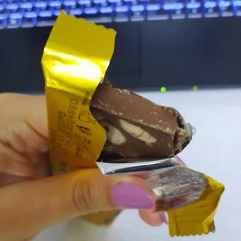 A101 Vince Fıstıklı Çikolata Kuru Ve Tatsız Beyaz Lekeli