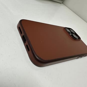 iPhone Apple Telefon Kılıfının Kararması