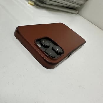 iPhone Apple Telefon Kılıfının Kararması